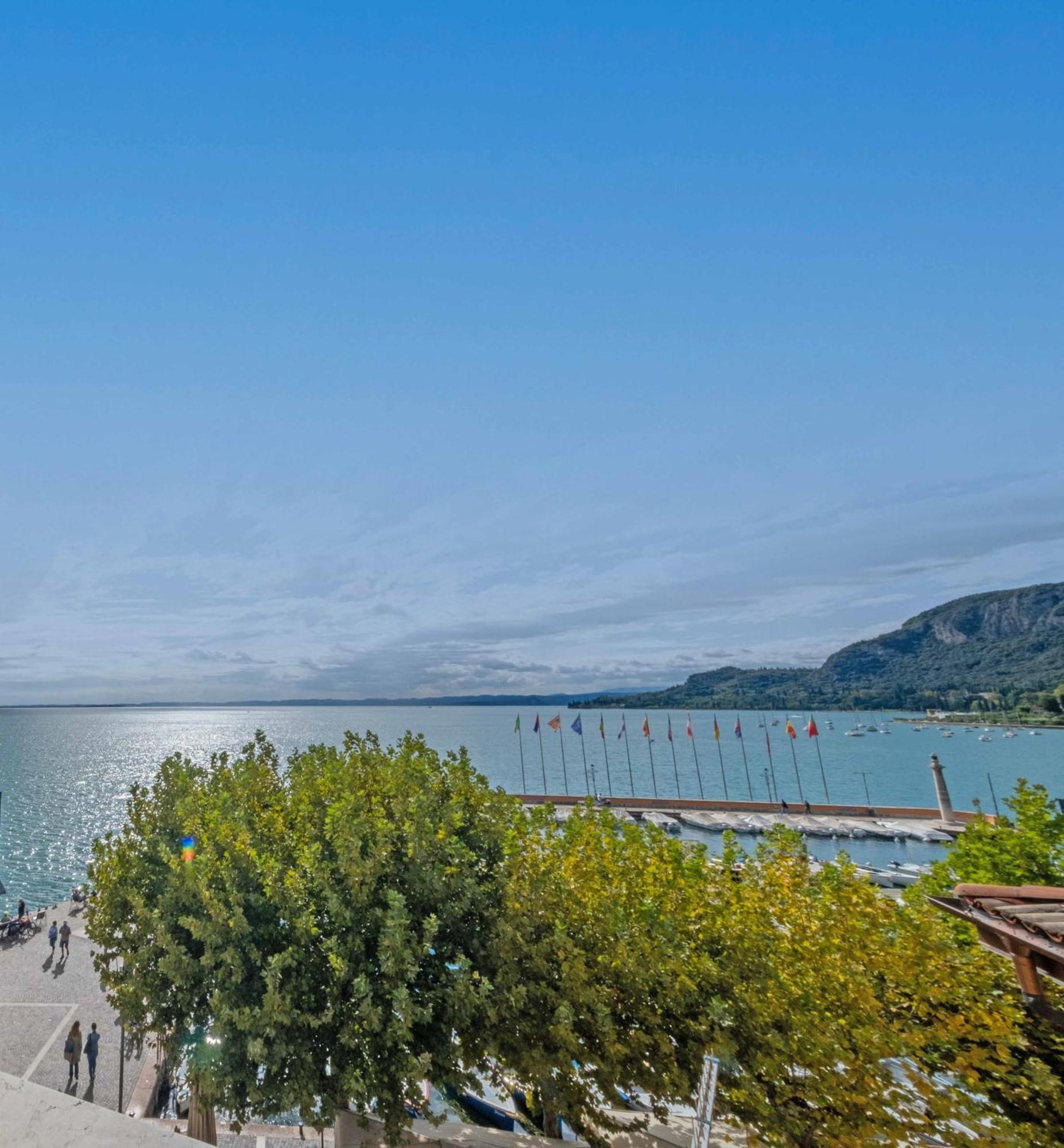 Apartmentsgarda - Baia Del Garda 5 Luaran gambar